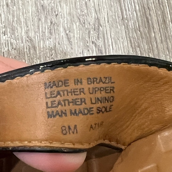 Barely Used Tory Burch Size 8 Leather Black Gold Classic Sandal Shoe - Picture 6 of 8